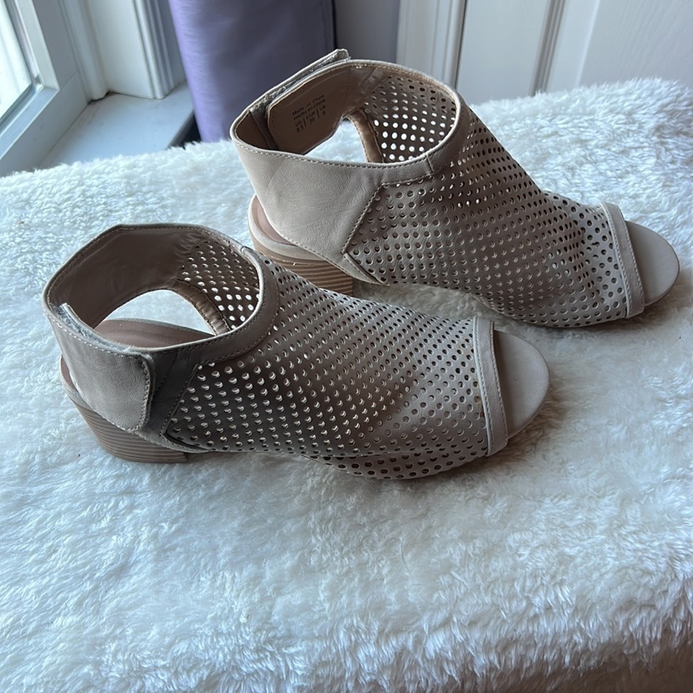 Call it Spring Sandals. Stacked Heel. Color Taupe. Size 8.5 - Picture 2 of 7